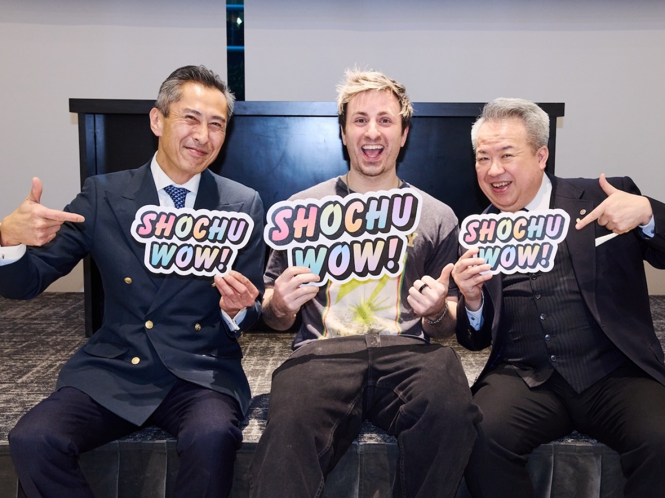 左から、長友さん、デークさん、古澤さん。