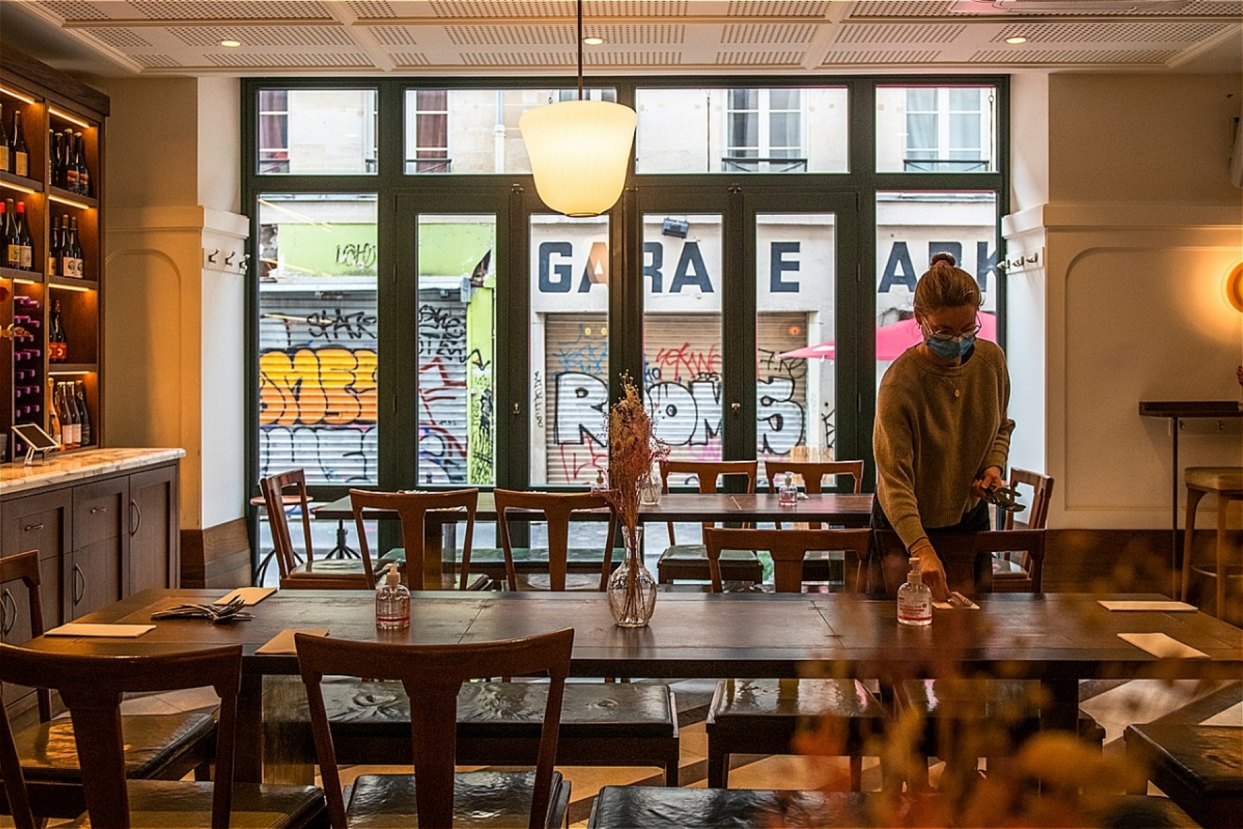 カフェ？ ビストロ？ それともバー！？
パリで人気の地中海スタイルの一軒。
＜前編＞
