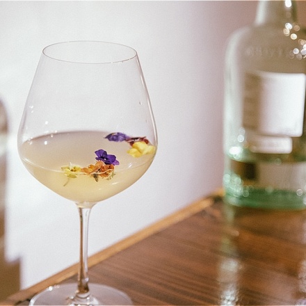 白い花のビーズニーズ